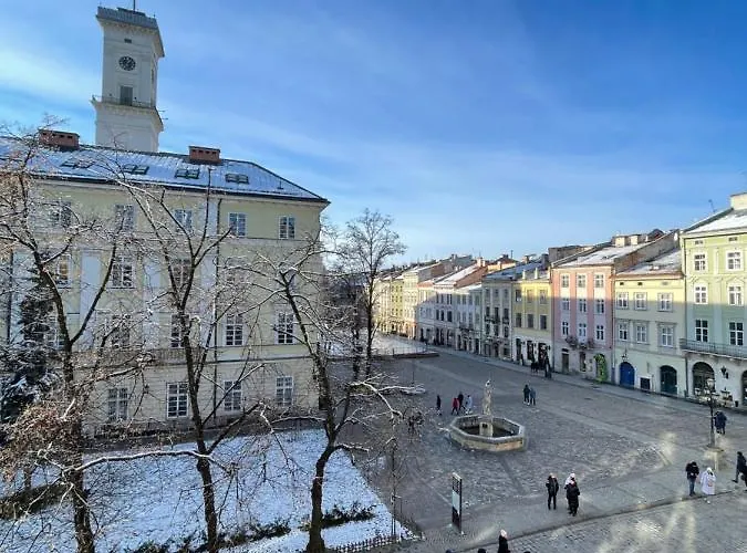 On Rynok Square Apartment *