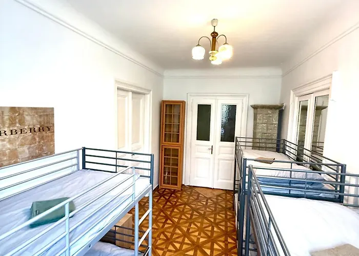 On Rynok Square Apartment *