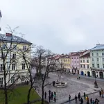 Апартаменты On Rynok Square *