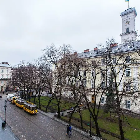 On Rynok Square * Львів