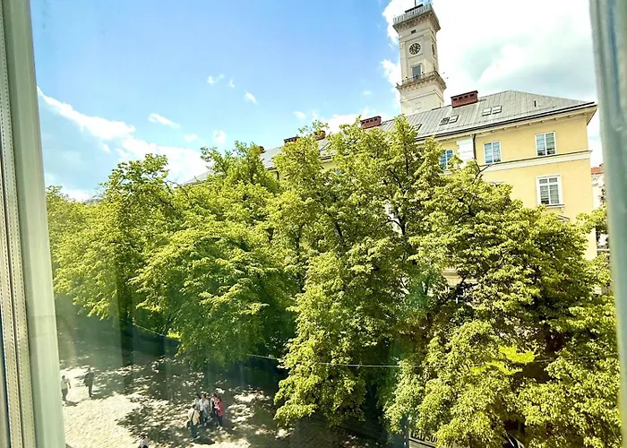 On Rynok Square Апартаменти